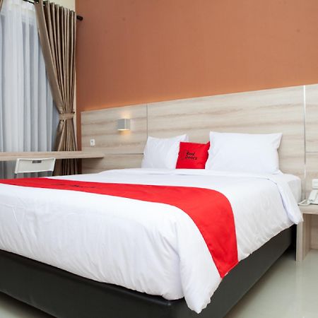 RedDoorz Plus near Pasundan University Bandung Exterior foto