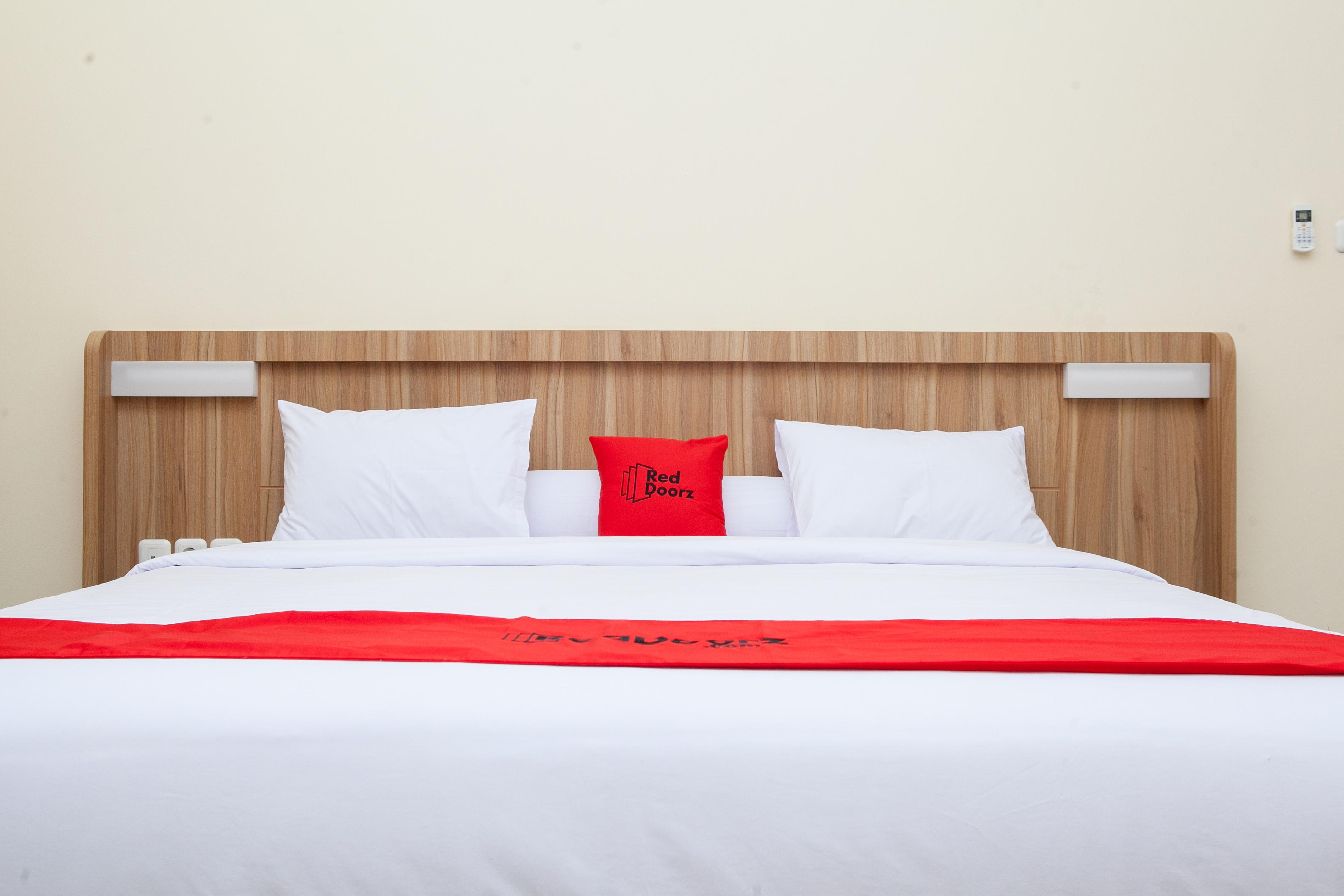 RedDoorz Plus near Pasundan University Bandung Exterior foto
