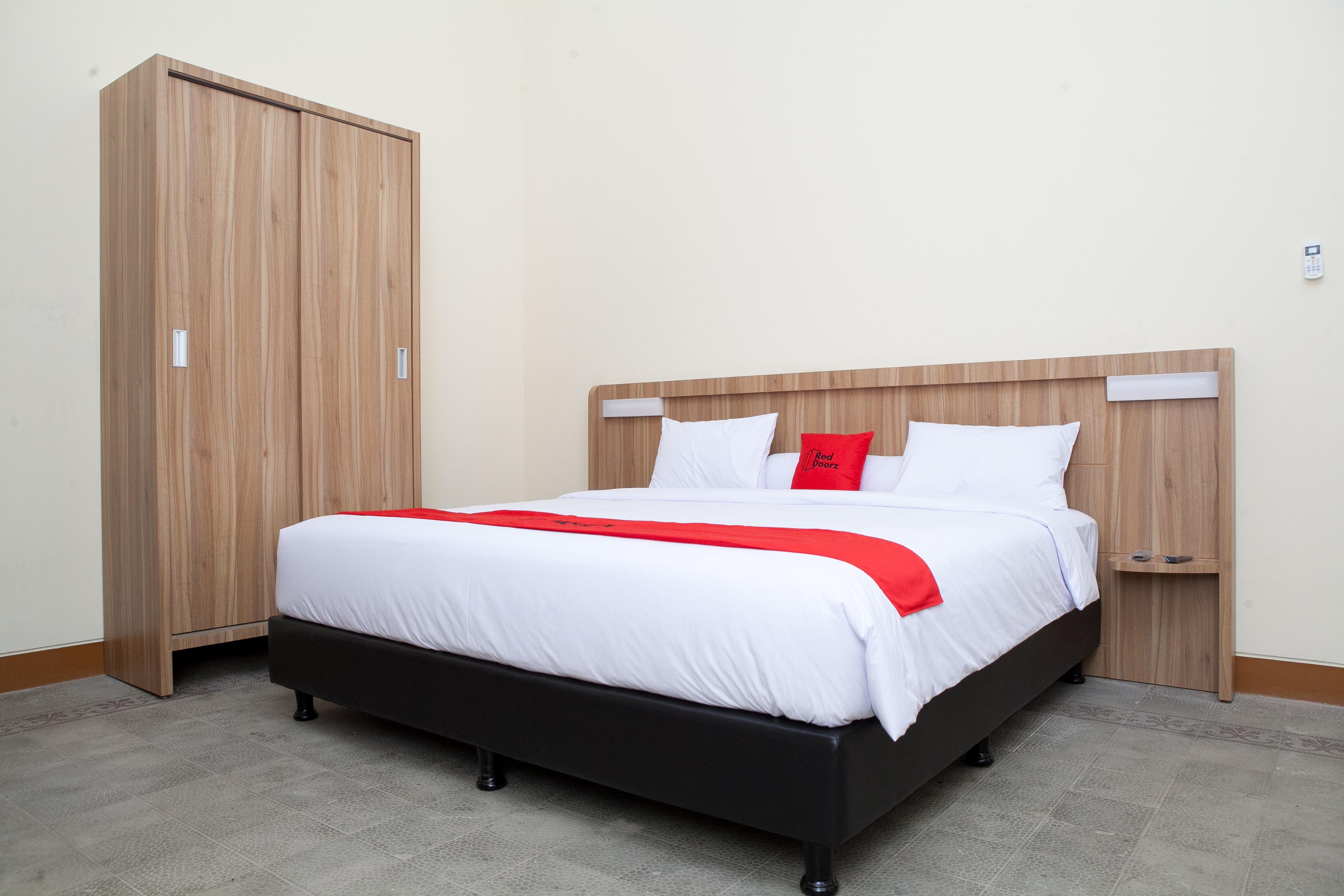 RedDoorz Plus near Pasundan University Bandung Exterior foto