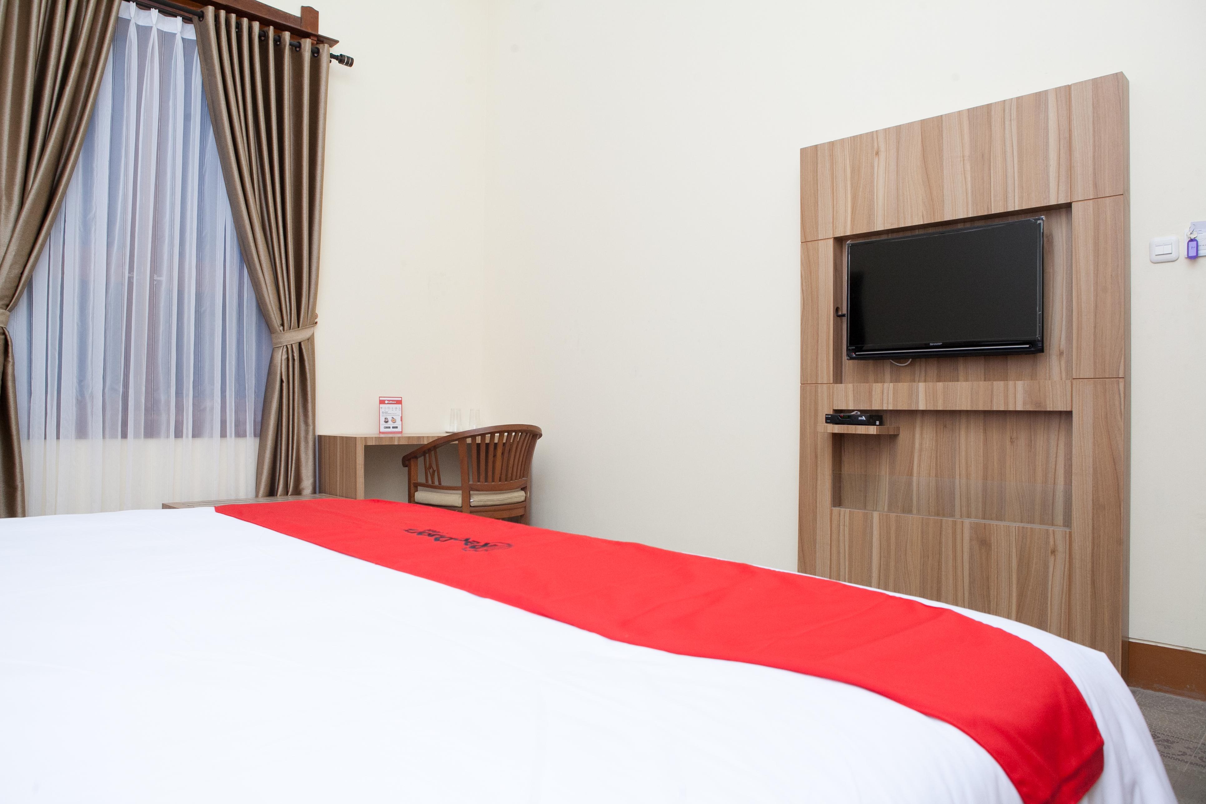 RedDoorz Plus near Pasundan University Bandung Exterior foto