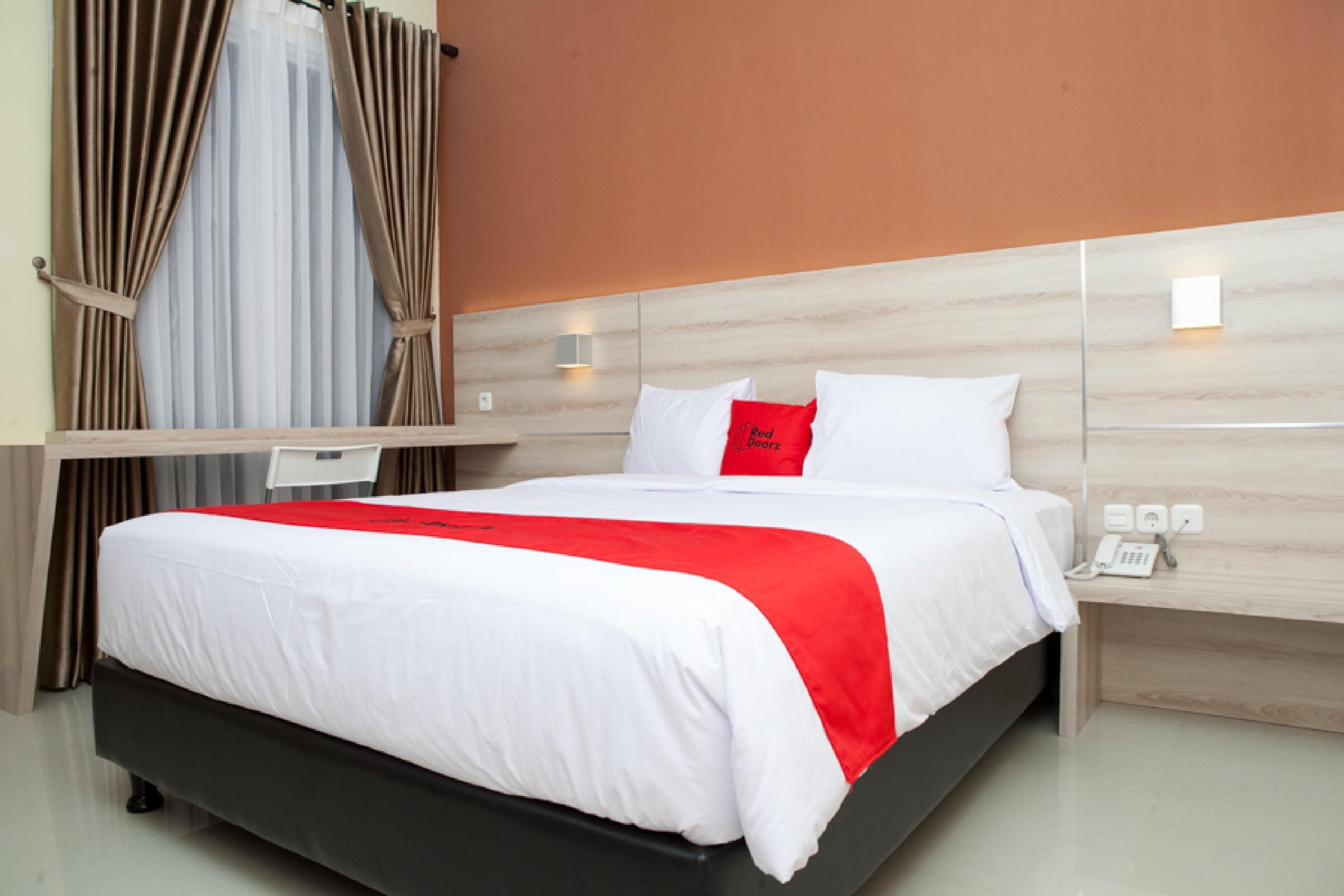 RedDoorz Plus near Pasundan University Bandung Exterior foto