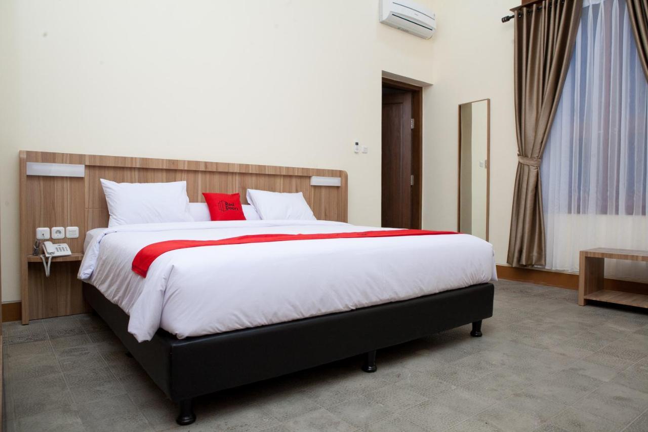 RedDoorz Plus near Pasundan University Bandung Exterior foto