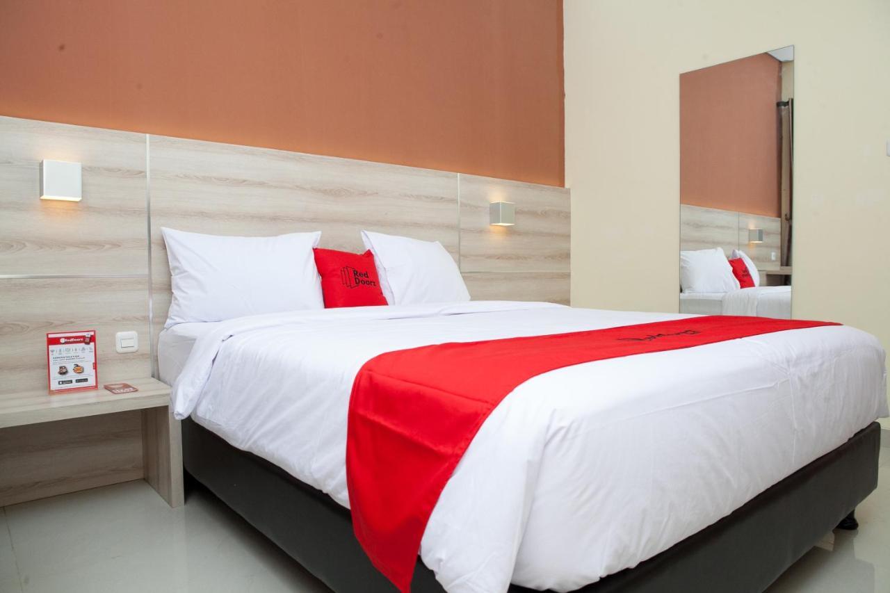 RedDoorz Plus near Pasundan University Bandung Exterior foto