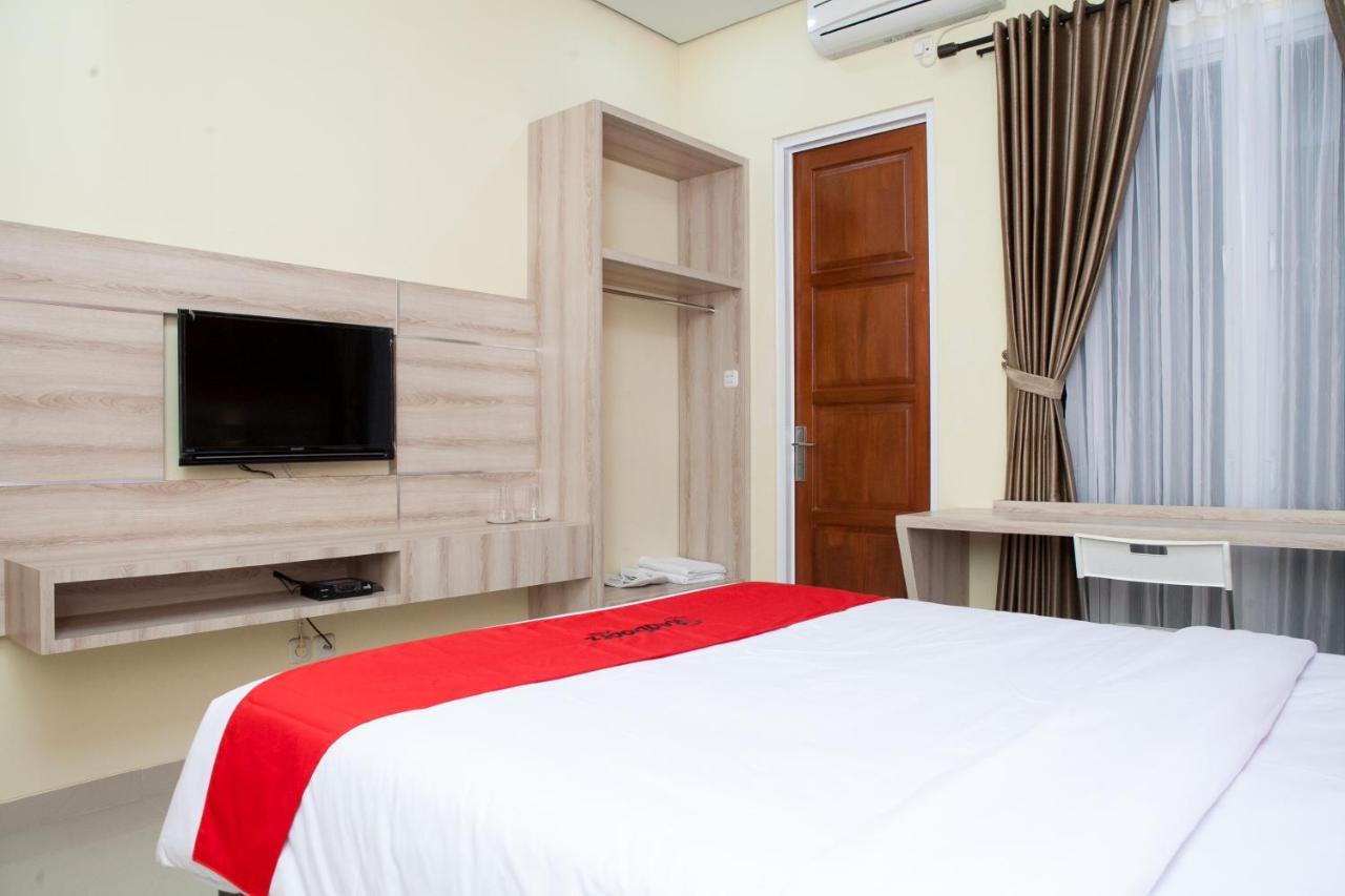 RedDoorz Plus near Pasundan University Bandung Exterior foto
