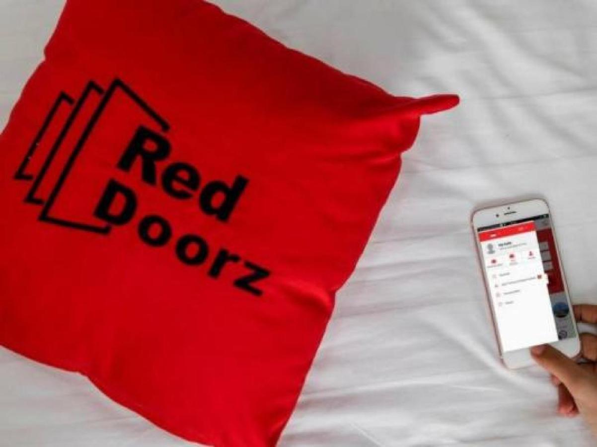 RedDoorz Plus near Pasundan University Bandung Exterior foto